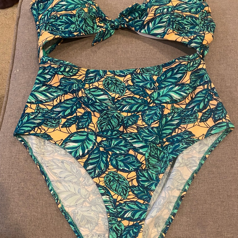 Cupshe one piece bathing suit size L